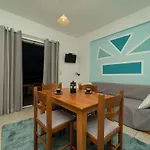 Blue Maisonettes 3* Kamária