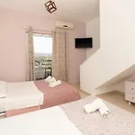 Blue Maisonettes Aparthotel 3*