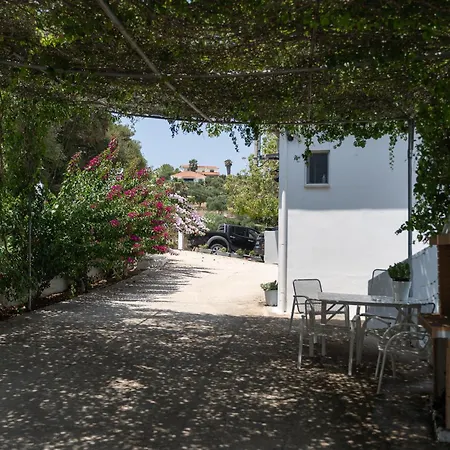 Blue Maisonettes 公寓式酒店 3*