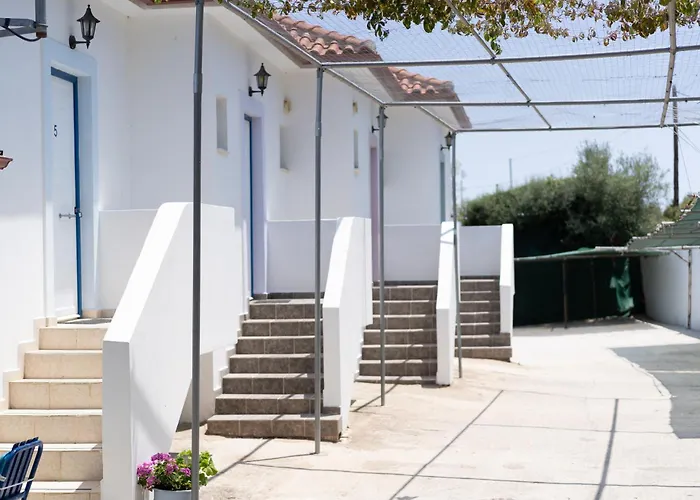 Blue Maisonettes 3* Kamária